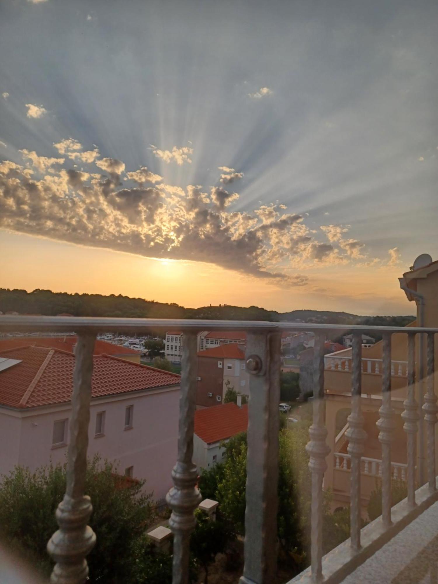Apartments Ivic Раб Экстерьер фото